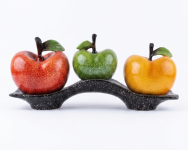 Centro de Mesa "Trío Frutal" – Manzanas Decorativas con Acabado Esmaltado